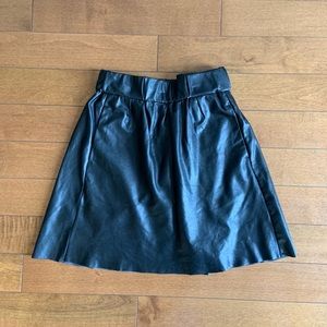 Wilfred free black vegan leather skirt size small